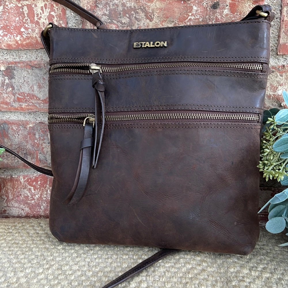 Beautiful Estalon leather adjustable crossbody.